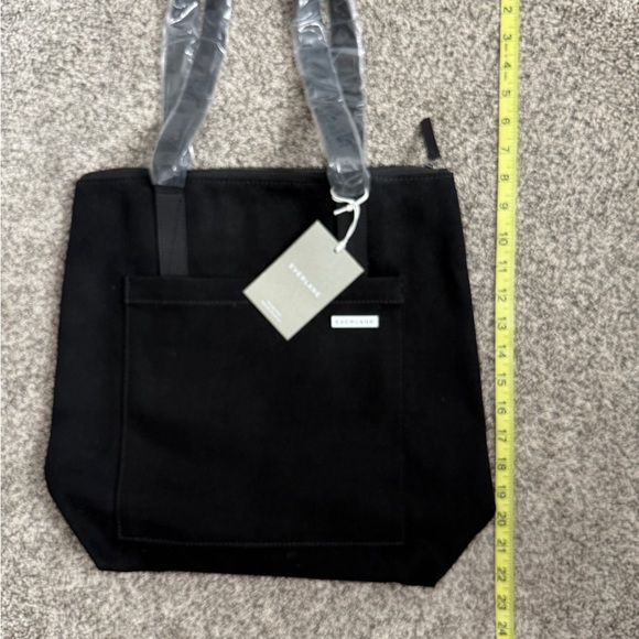 Everlane Handbags - Everlane Black Canvas Tote with Pocket
